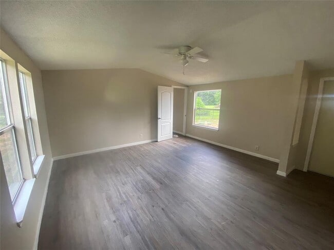 Building Photo - 16219 Southern Pines Dr