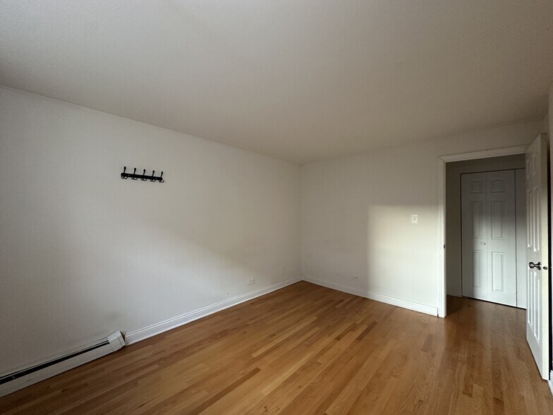 Building Photo - 3710 N Pine Grove Ave