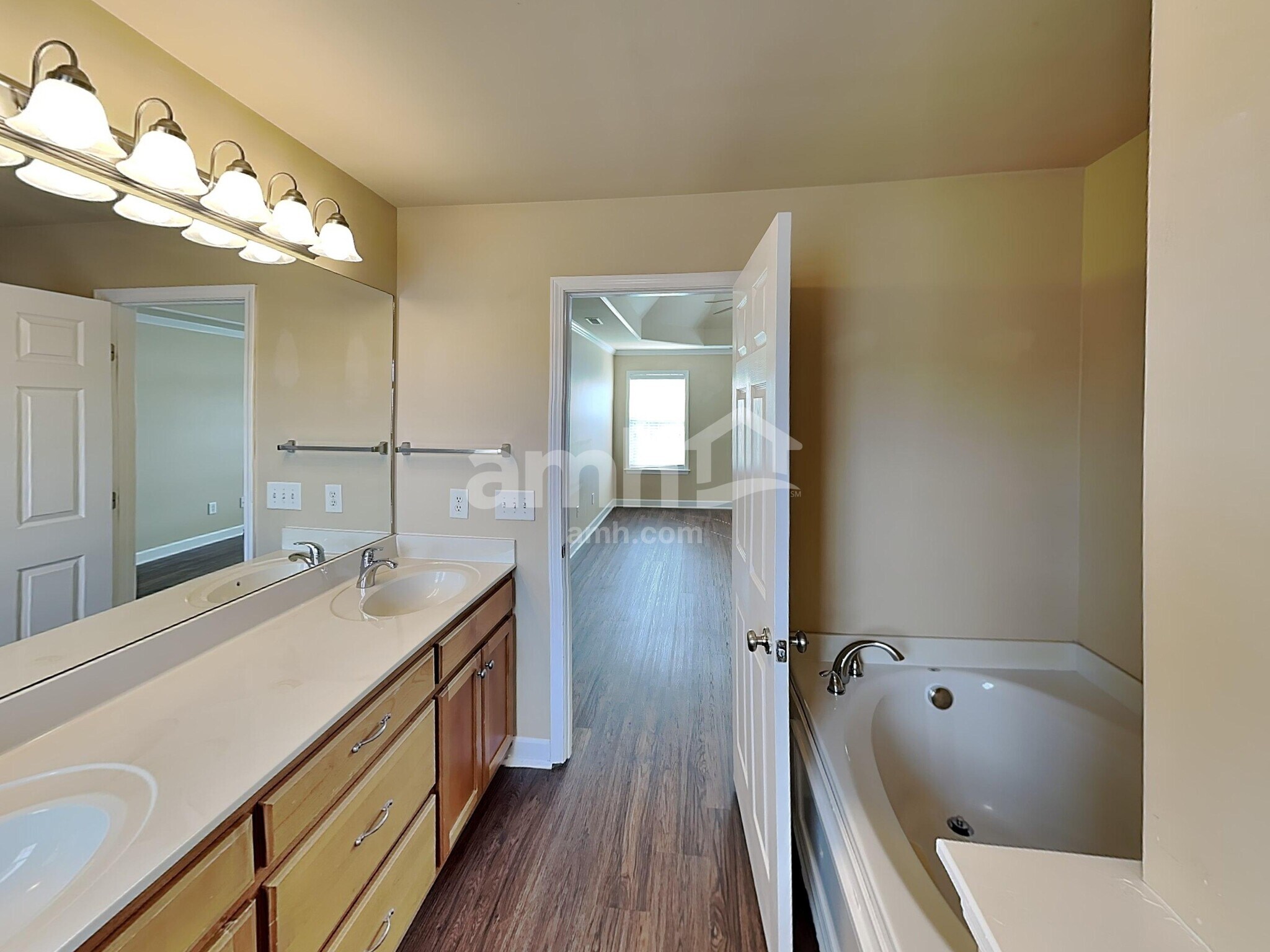 Building Photo - 3016 Sommette Dr