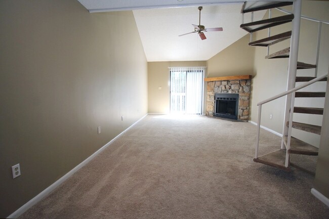 Building Photo - 1 Bedroom, 1.5 Bathroom at Timberlake Cond...