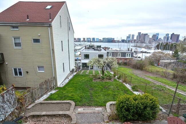 Building Photo - 205 Webster St