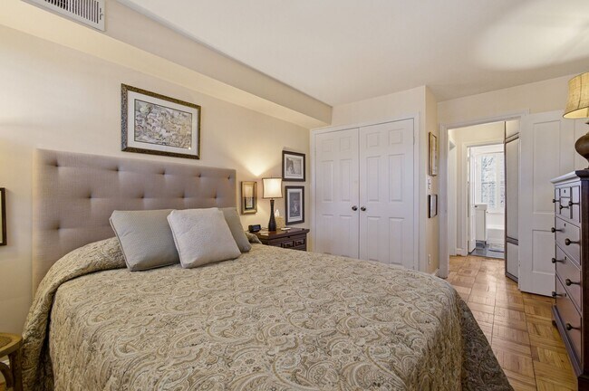 Building Photo - Top Floor Ordway Gardens One Bedroom-Fully Furnished, One Parking Space, & More!