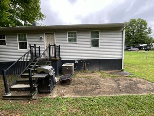 Building Photo - 405 S Virginia St