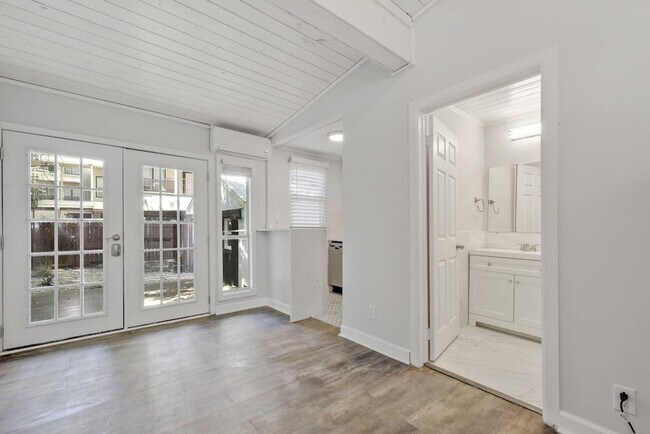 Building Photo - 403 E 32nd St