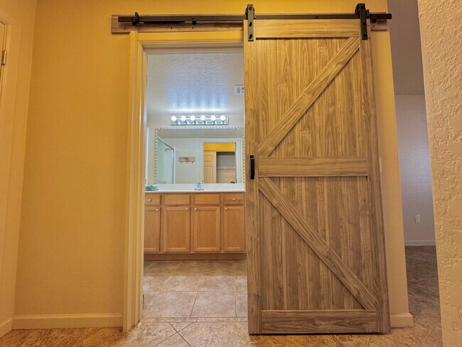 Building Photo - 101 S Players Club Dr