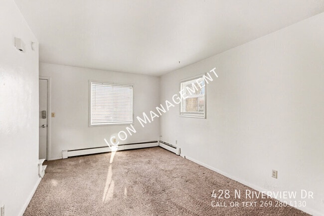 Building Photo - 428 N Riverview Dr