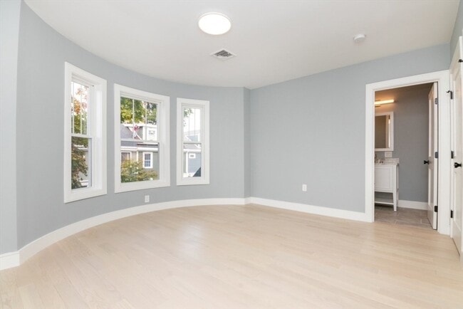 Building Photo - 140 Otis St