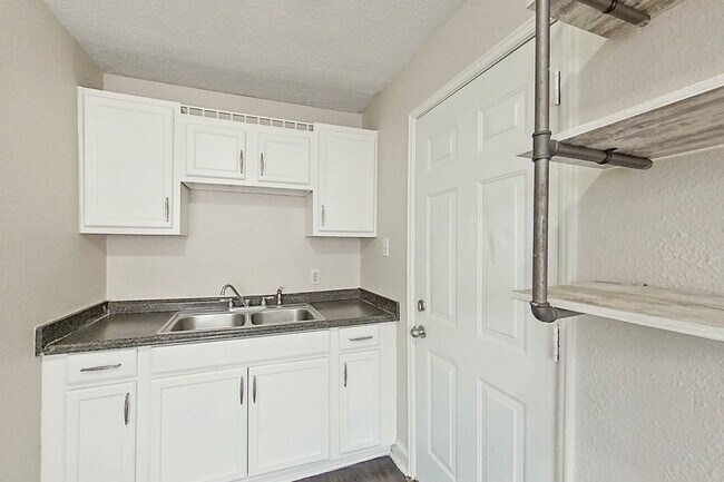 Building Photo - 3/1 Single Family Home in Linden!