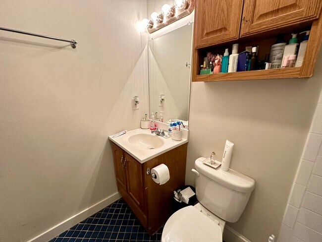 Building Photo - NO FEE!!!   MISSION HILL 4 BED/2 BATH ON HUNTINGTON W/EASY TRAIN ACCESS FOR 9/1