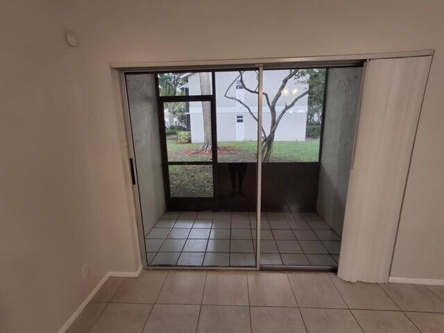 Building Photo - 714 Gardens Dr