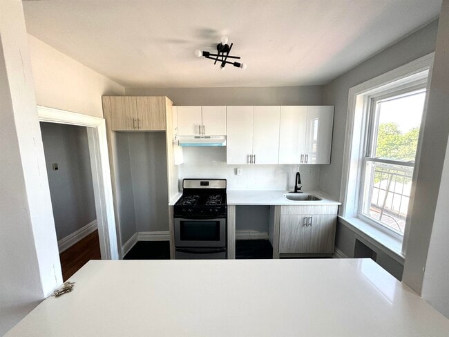 Building Photo - 159 Hutton St