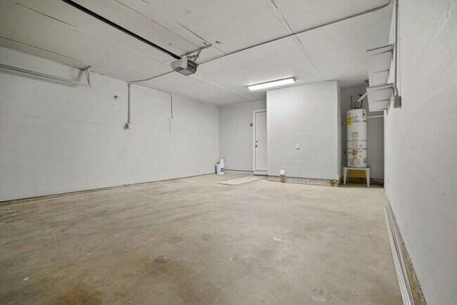 Building Photo - Beautiful duplex locate in Sacramento!