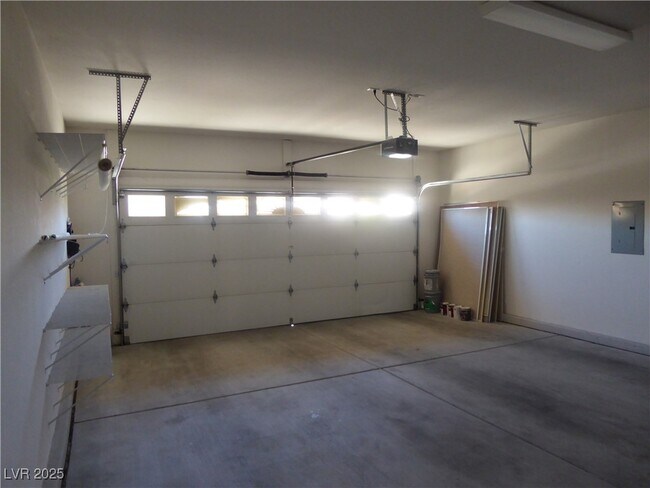 Building Photo - 2545 Youngdale Dr