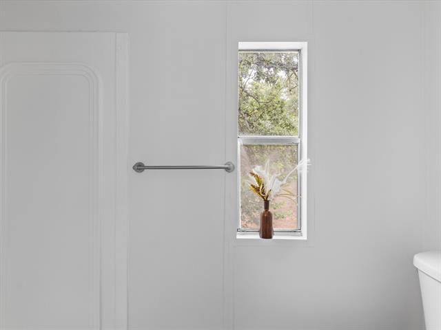 Building Photo - 146 Deerwood Ln