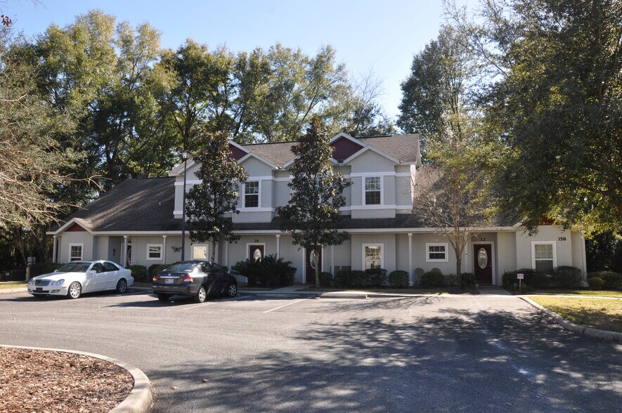 Building Photo - 358 SW 145th Dr