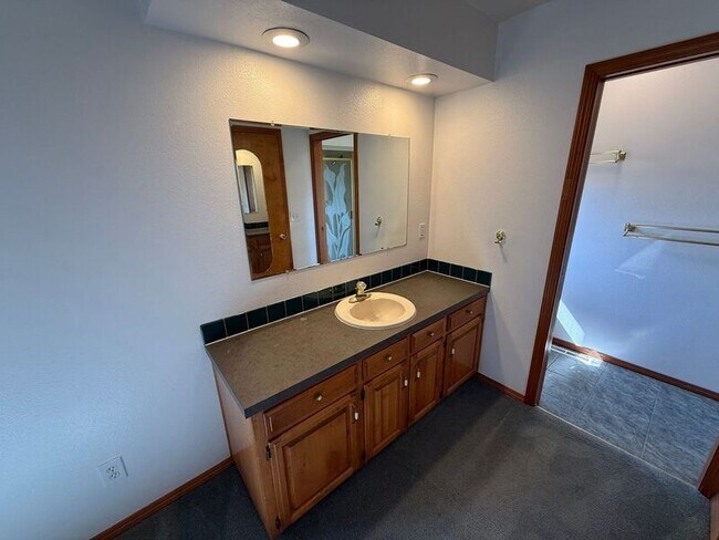 Building Photo - 460 SE Conifer Pl