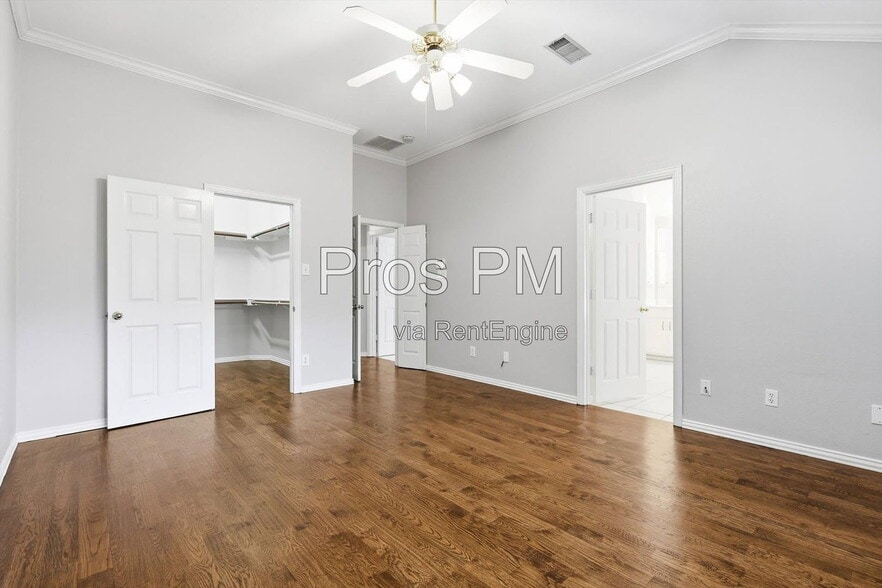 Building Photo - 2921 Meadow Glen Dr