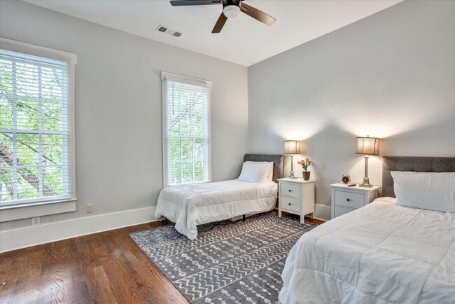 Building Photo - 10671 Serenbe Ln