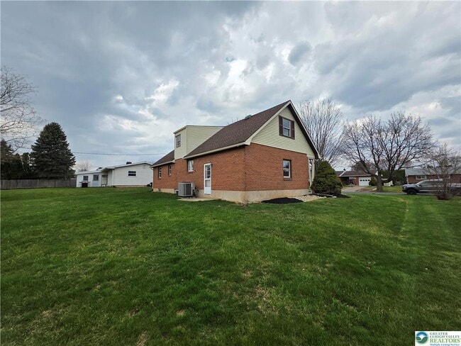 Building Photo - 1645 Mark Twain Cir