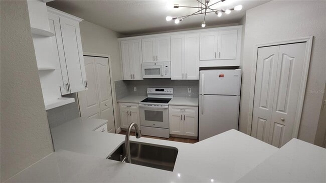 Building Photo - 5813 Legacy Crescent Pl