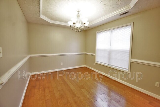 Building Photo - 141 Pender Rd