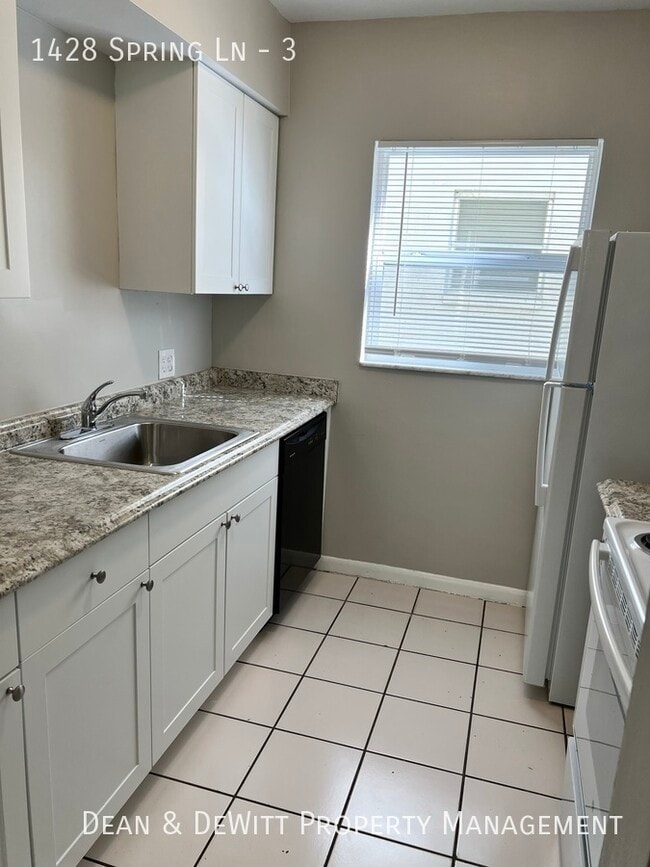 Building Photo - Clearwater APT - 2/2 For Rent