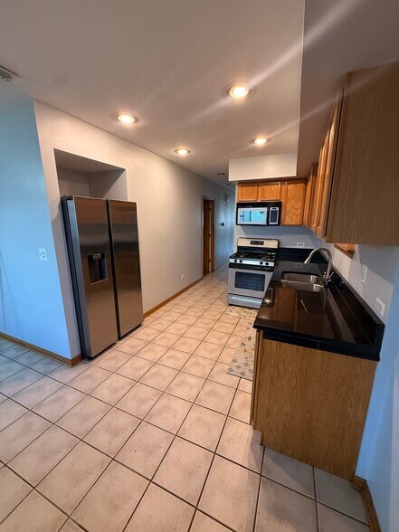 Kitchen - 6038 W 63rd St