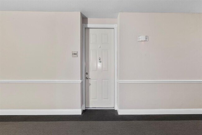 Building Photo - 7575 Kirby Dr