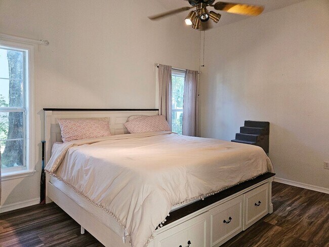 Building Photo - Charming 2 Bed, 2 Bath Home for Rent in Spring Hill (34609) – Spacious, Bright, and Perfectly Loc...