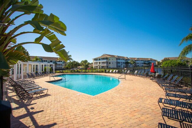 Building Photo - Gorgeous Condo near beaches, shopping and highways