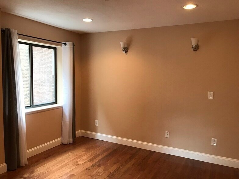 Building Photo - 276 Chestnut Hill Ave