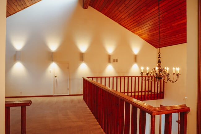 Building Photo - 101 E Hale Lake Rd