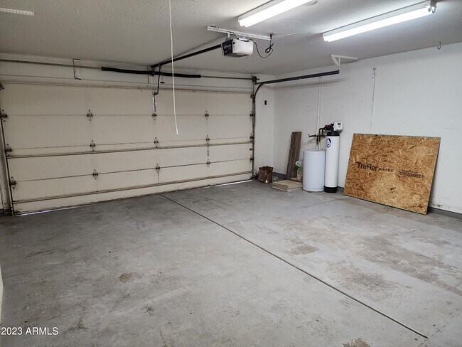 Building Photo - 6435 E Redmont Dr