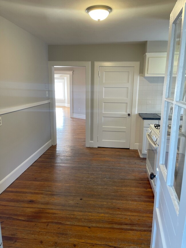 Building Photo - 638 Bloomfield Ave