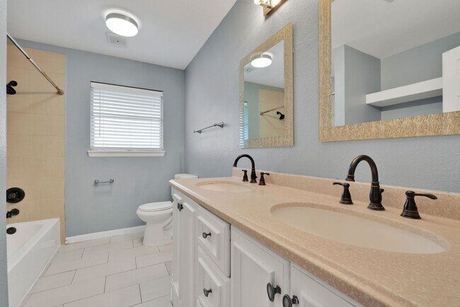 Building Photo - Two Story Rental in Castle Hills