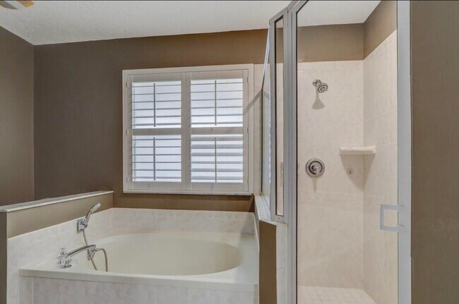 Building Photo - 6461 NW Friendly Cir