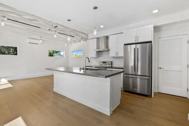 Building Photo - Fresh AIR CONDITIONED Arbor Lane Beauty!