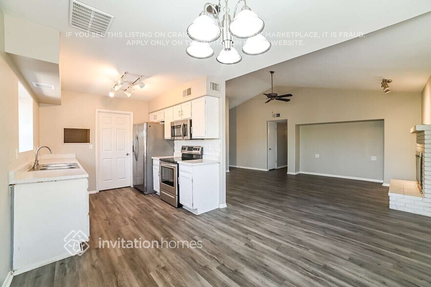 Building Photo - 6944 W Comet Ave