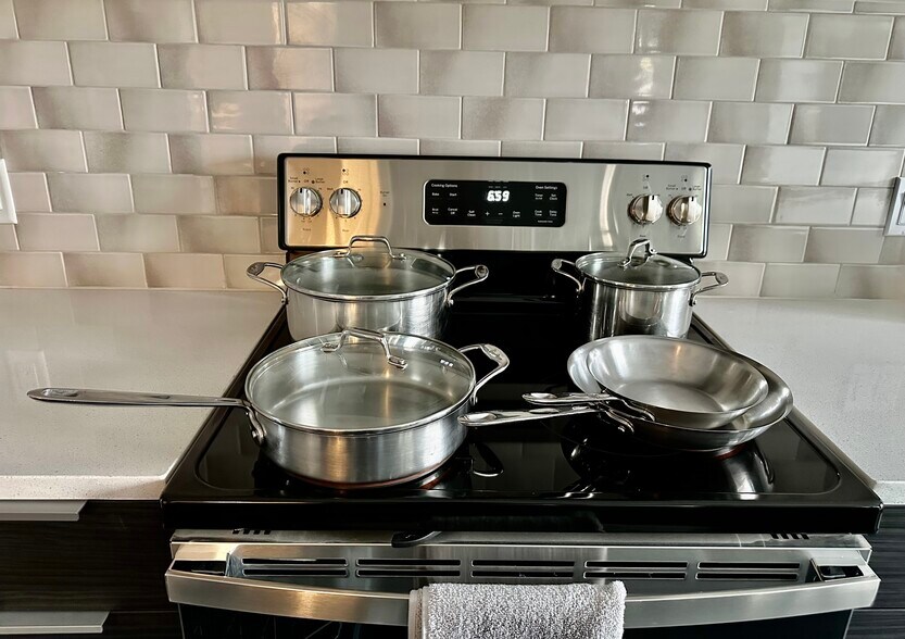 Building Photo - 2500 N High St