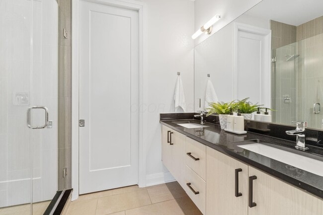 Building Photo - 801 N 6th St