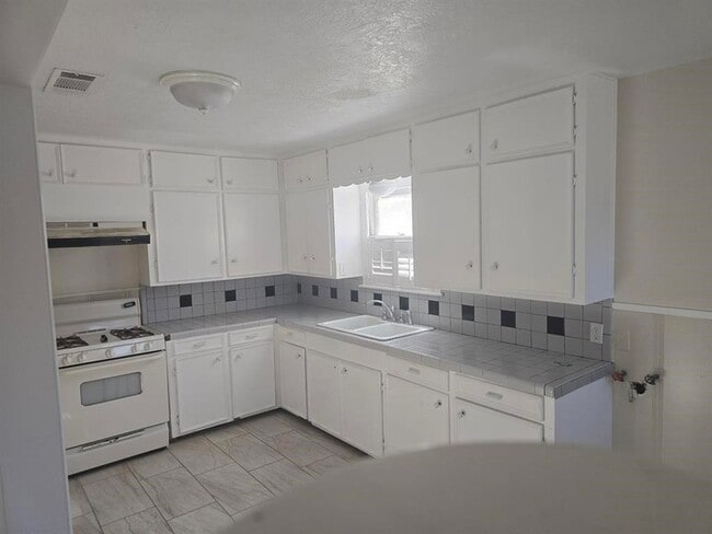 Building Photo - 1795 Euclid St