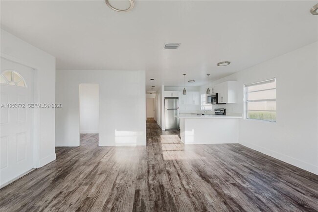 Building Photo - 4338 NW 24th Ave