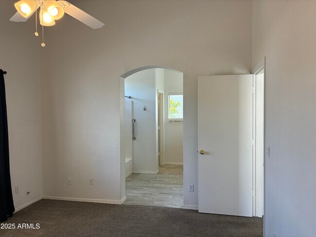 Building Photo - 1750 W Union Hills Dr