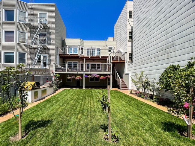 Building Photo - 2255 Beach St