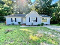 Building Photo - 3 Bed, 2 Bath Nest In Fayetteville