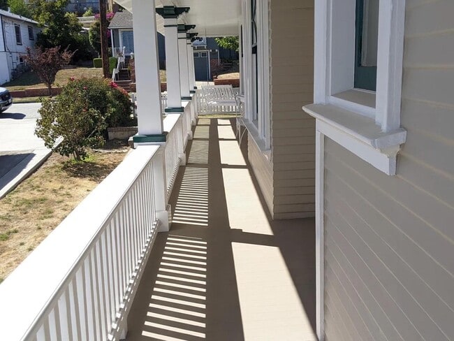 Building Photo - 364 Cypress Ave