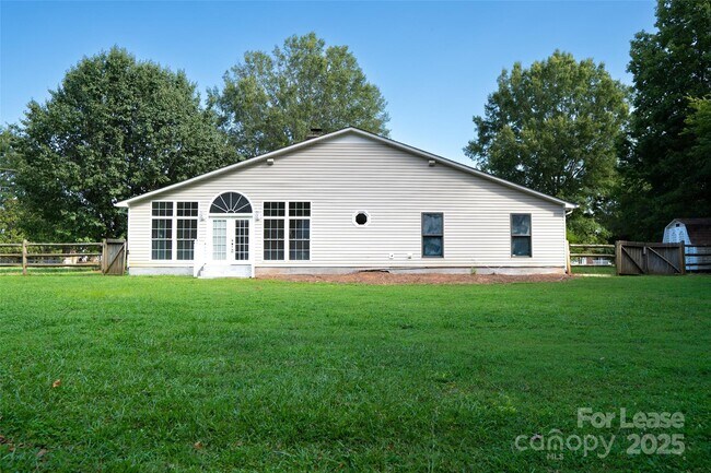 Building Photo - 500 Kirby Ln