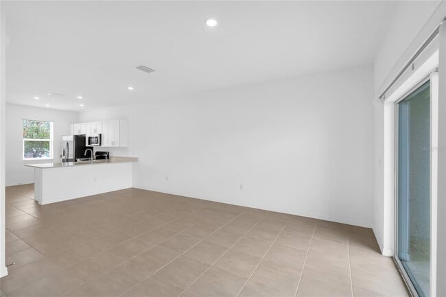 Building Photo - 8765 Daybreak St