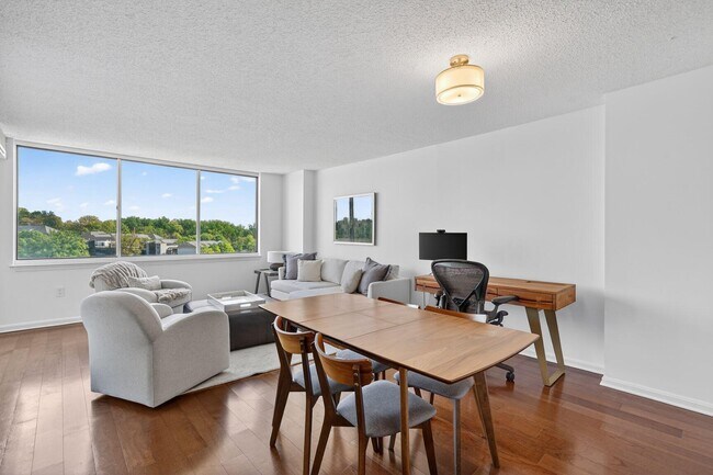 Building Photo - 10101 Grosvenor Pl