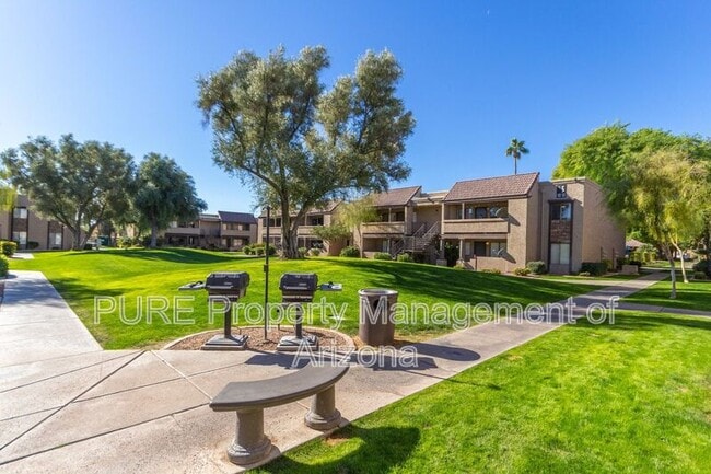 Building Photo - 5995 N 78th St